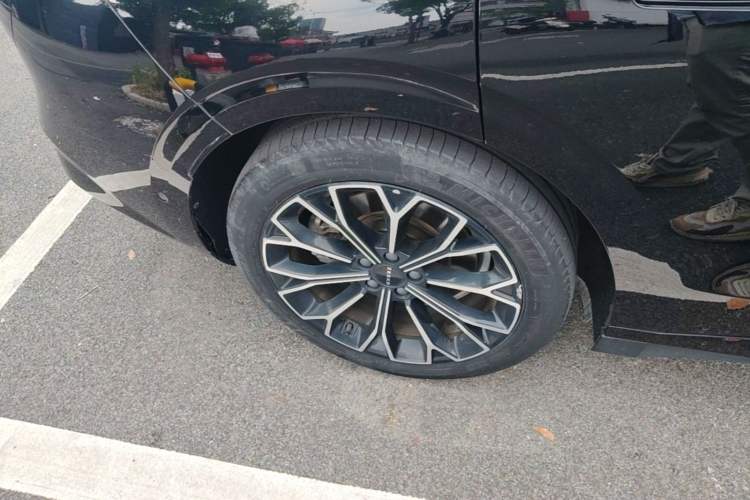 Used Zeekr 007 2024 Rear-Drive Intelligent Driving Version 75 kWh Right Rear Wheel Hub