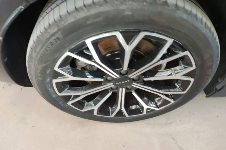 Used Zeekr 007 2024 Rear-Drive Version 75 kWh Right Rear Wheel Hub