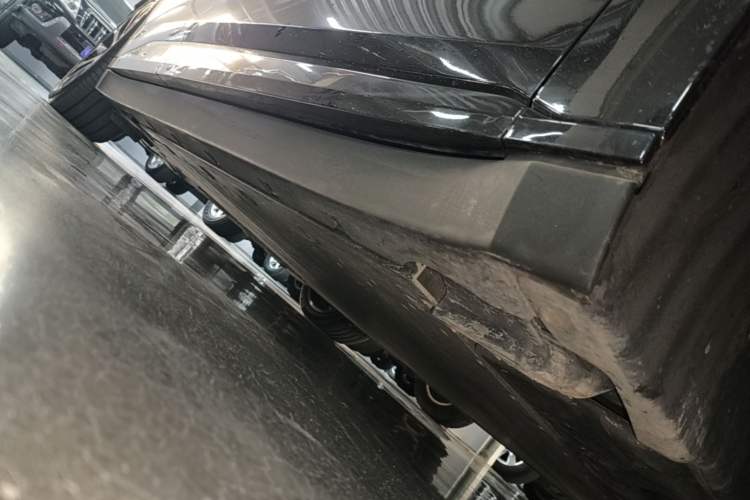Used Zeekr 007 2024 Rear-Drive Enhanced Version 75 kWh Right Side Sill