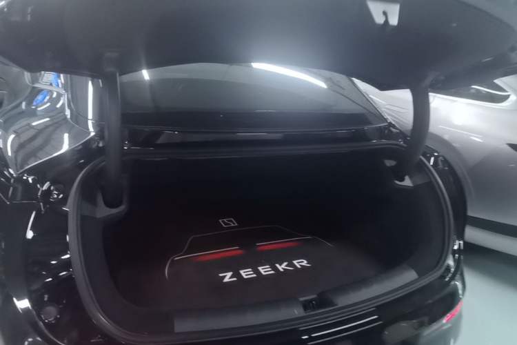 Used Zeekr 007 2024 Rear-Drive Enhanced Version 75 kWh Trunk