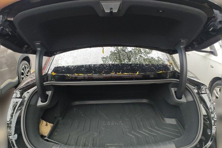 Used Zeekr 007 2024 Rear-Drive Enhanced Version 75 kWh Trunk