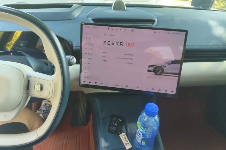 Used Zeekr 007 2024 Rear-Drive Intelligent Driving Version 75 kWh Audio And AC Panel