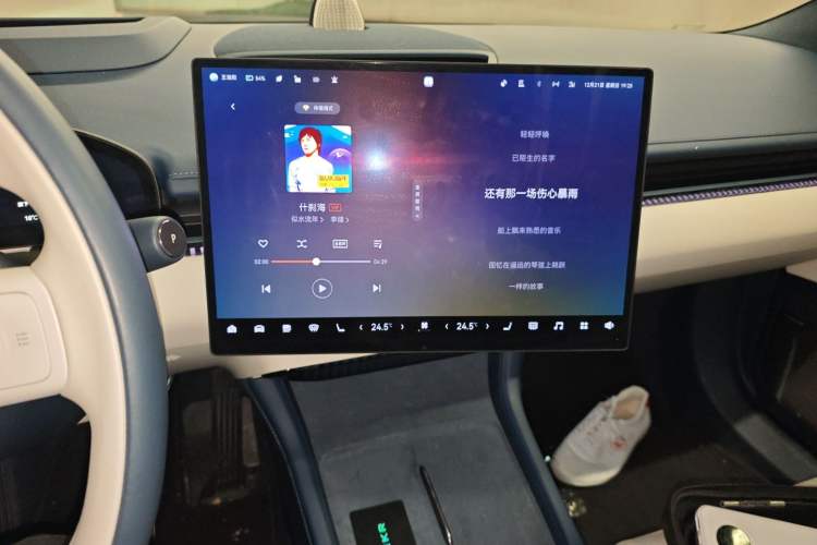 Used Zeekr 007 2024 Rear-Drive Intelligent Driving Version 100 kWh Audio And AC Panel