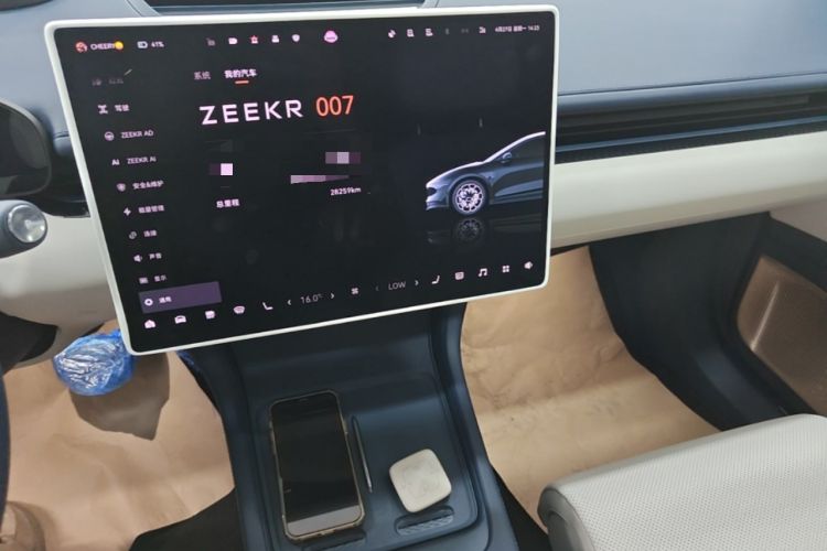 Used Zeekr 007 2024 Rear-Drive Enhanced Version 75 kWh Audio And AC Panel