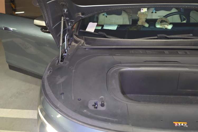 Used Zeekr 007 2024 Rear-Drive Enhanced Version 75 kWh Engine Bay Right