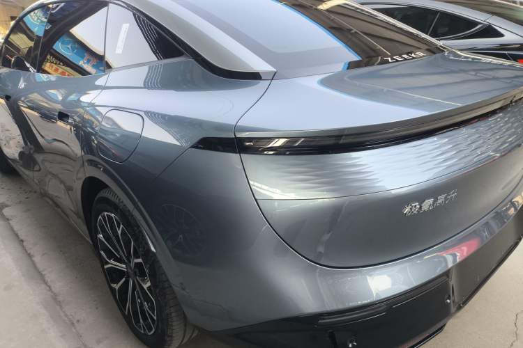 Used Zeekr 007 2024 Rear-Drive Enhanced Version 75 kWh Exterior 2