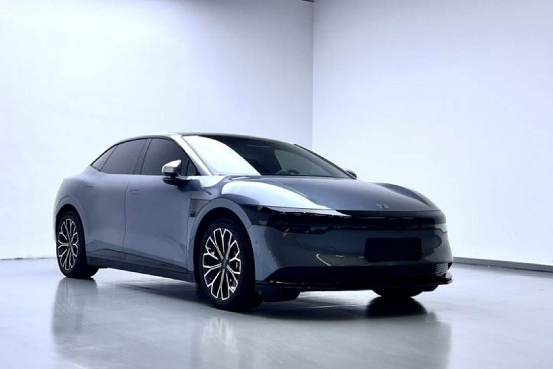 Used Zeekr 007 2024 Four-Wheel Drive Version 75 kWh Exterior 2