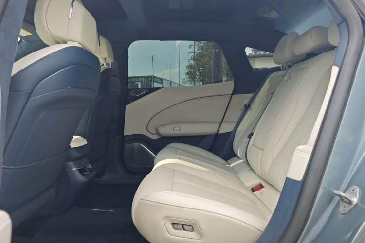 Used Zeekr 007 2024 Rear-Drive Intelligent Driving Version 75 kWh Interior 1