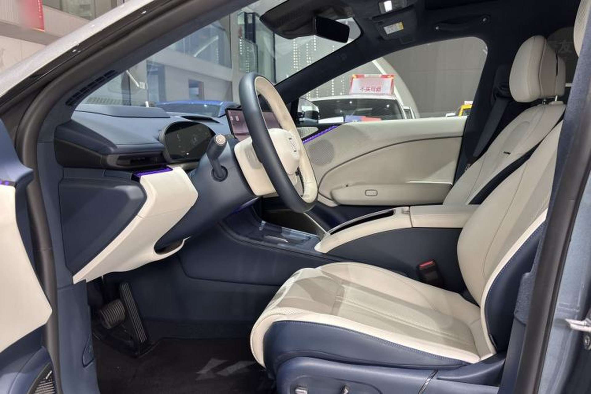Used Zeekr 007 2024 Rear-Drive Version 75 kWh Interior 1