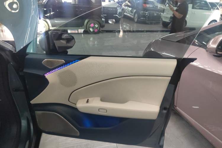 Used Zeekr 007 2024 Four-Wheel Drive Version 75 kWh Interior 2