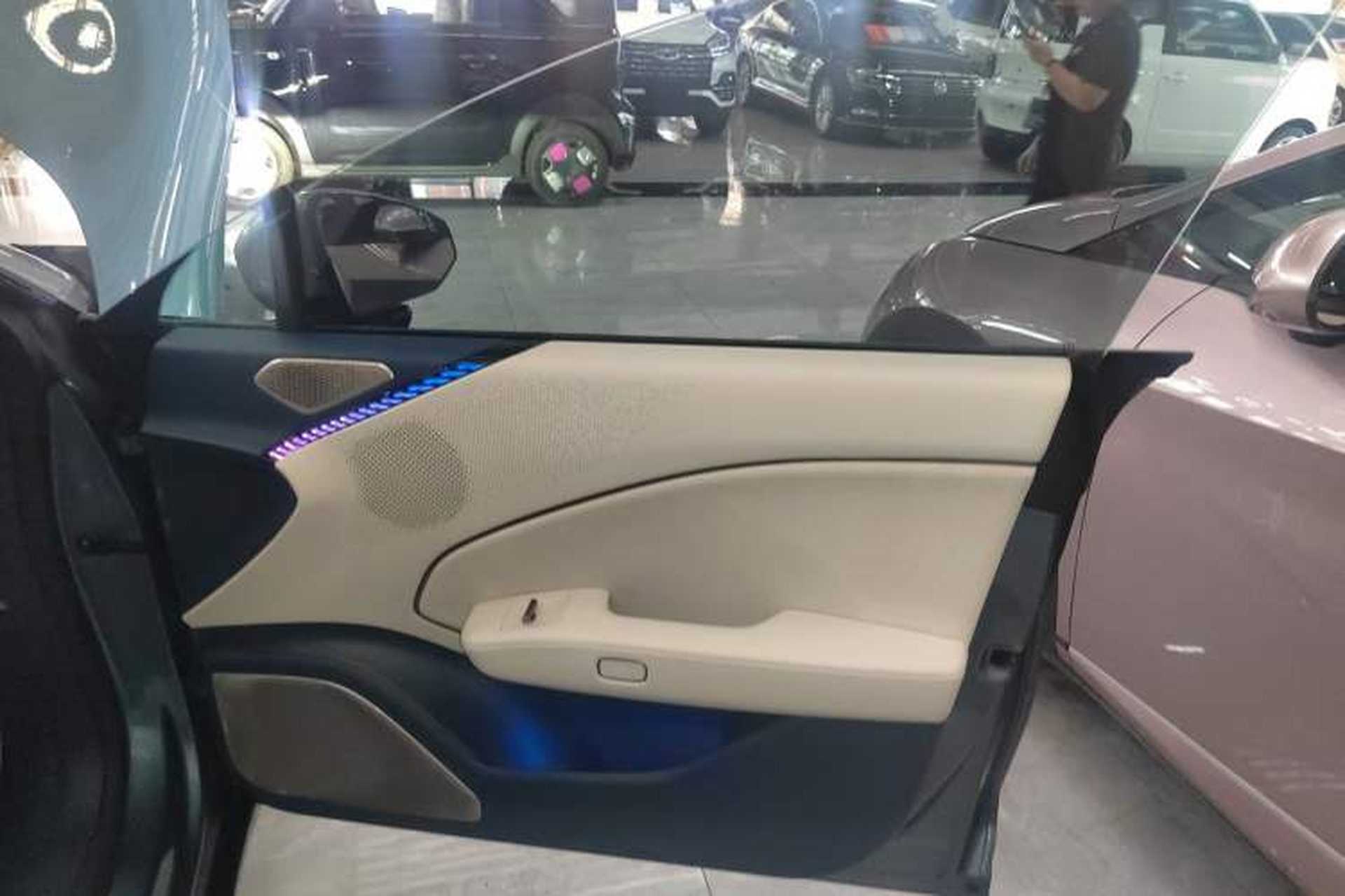 Used Zeekr 007 2024 Four-Wheel Drive Version 75 kWh Interior 2