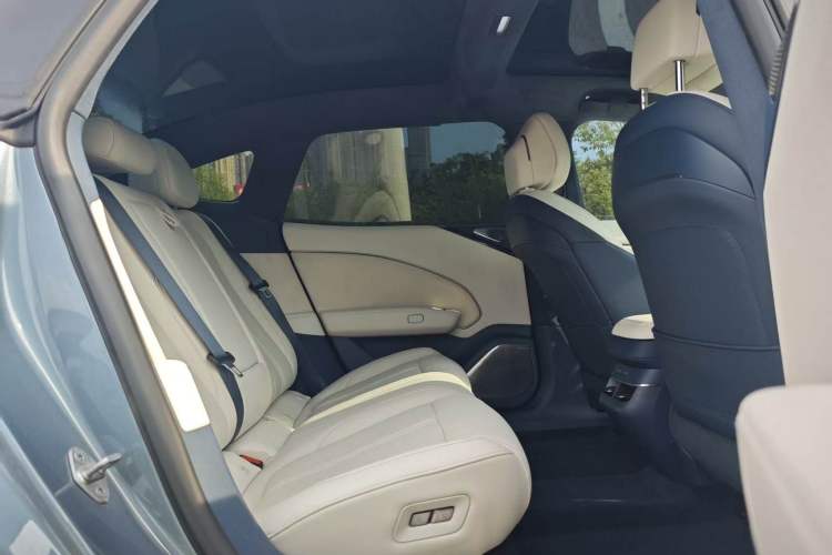 Used Zeekr 007 2024 Rear-Drive Intelligent Driving Version 75 kWh Interior 5