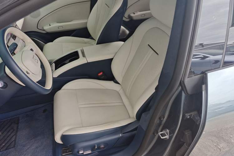 Used Zeekr 007 2024 Rear-Drive Version 100 kWh Left Front Seat