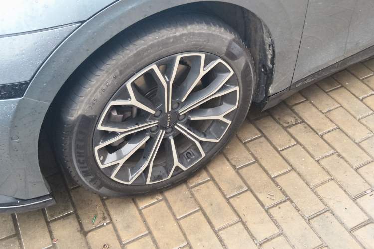 Used Zeekr 007 2024 Rear-Drive Enhanced Version 75 kWh Left Front Wheel Hub