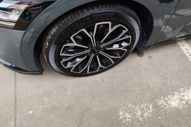 Used Zeekr 007 2024 Rear-Drive Version 75 kWh Left Front Wheel Hub