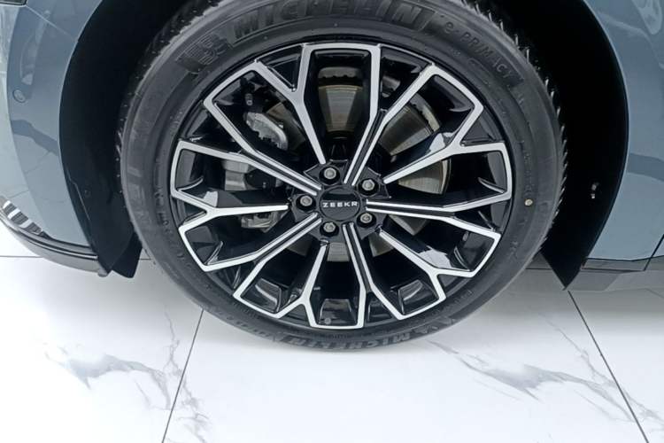 Used Zeekr 007 2024 Rear-Drive Intelligent Driving Version 75 kWh Left Front Wheel Hub