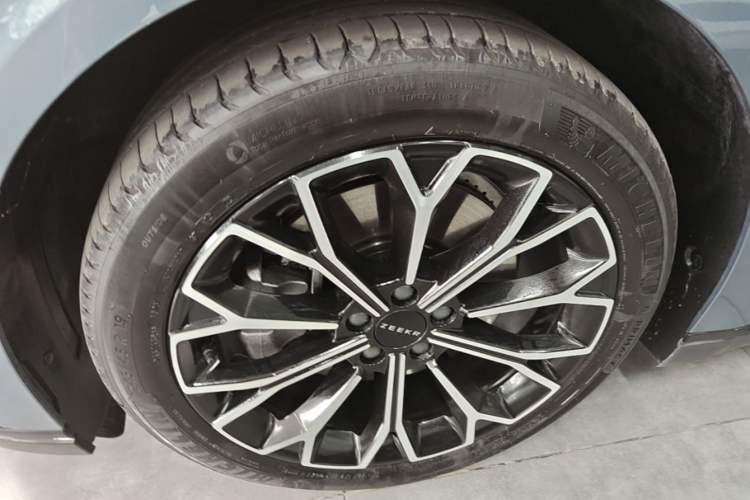 Used Zeekr 007 2024 Rear-Drive Enhanced Version 75 kWh Left Front Wheel Hub