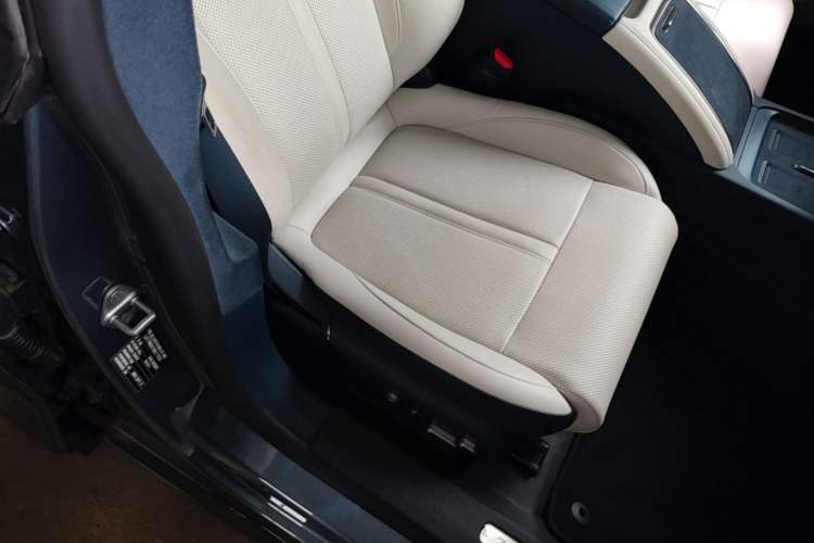 Used Zeekr 007 2024 Rear-Drive Version 75 kWh Right Front Seat