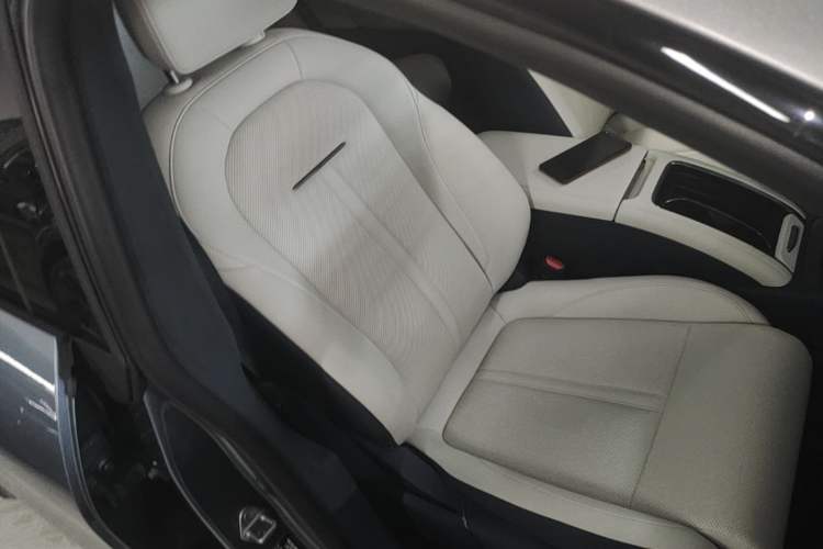 Used Zeekr 007 2024 Rear-Drive Intelligent Driving Version 75 kWh Right Front Seat