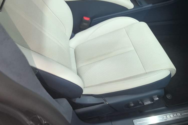 Used Zeekr 007 2024 Rear-Drive Intelligent Driving Version 100 kWh Right Front Seat