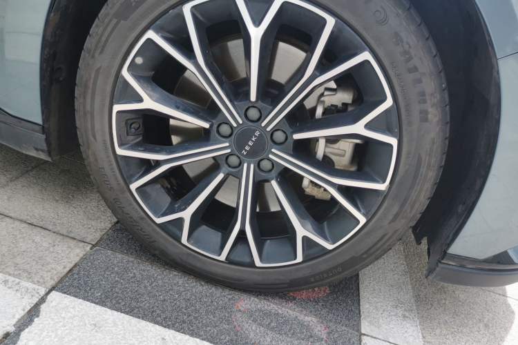 Used Zeekr 007 2024 Four-Wheel Drive Intelligent Driving Version 100 kWh Right Front Wheel Hub