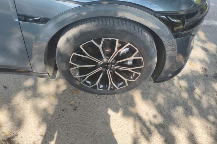 Used Zeekr 007 2024 Rear-Drive Intelligent Driving Version 75 kWh Right Front Wheel Hub