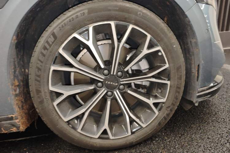 Used Zeekr 007 2024 Rear-Drive Intelligent Driving Version 100 kWh Right Front Wheel Hub