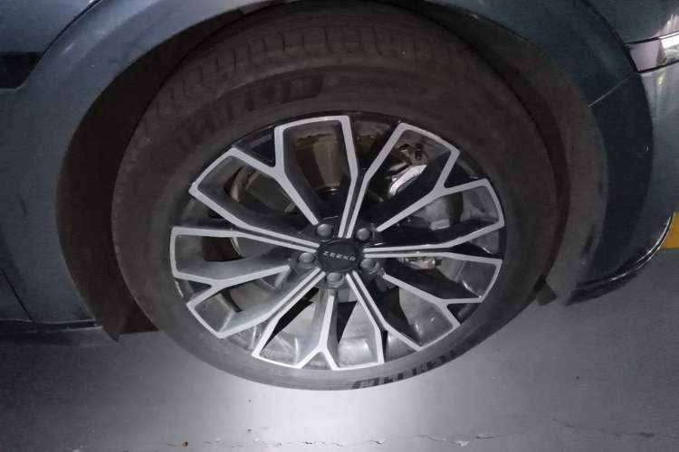 Used Zeekr 007 2024 Rear-Drive Enhanced Version 75 kWh Right Front Wheel Hub
