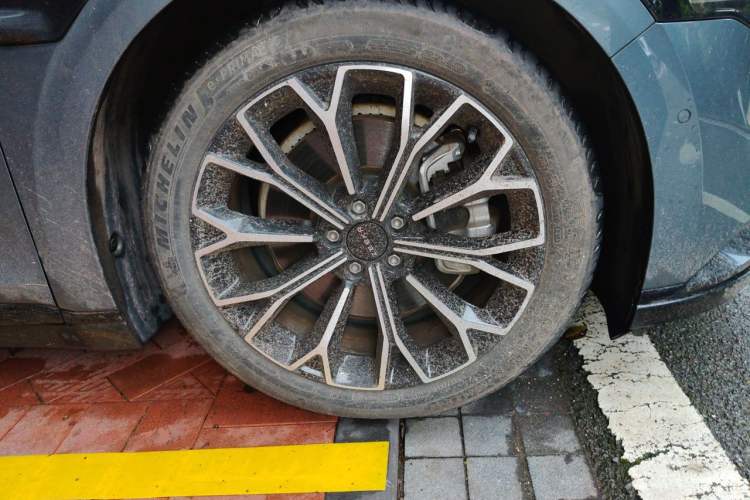 Used Zeekr 007 2024 Rear-Drive Intelligent Driving Version 100 kWh Right Front Wheel Hub