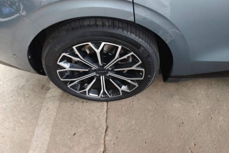 Used Zeekr 007 2024 Rear-Drive Version 75 kWh Right Rear Wheel Hub