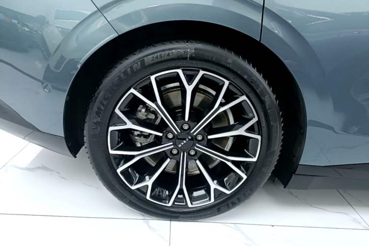 Used Zeekr 007 2024 Rear-Drive Intelligent Driving Version 75 kWh Right Rear Wheel Hub