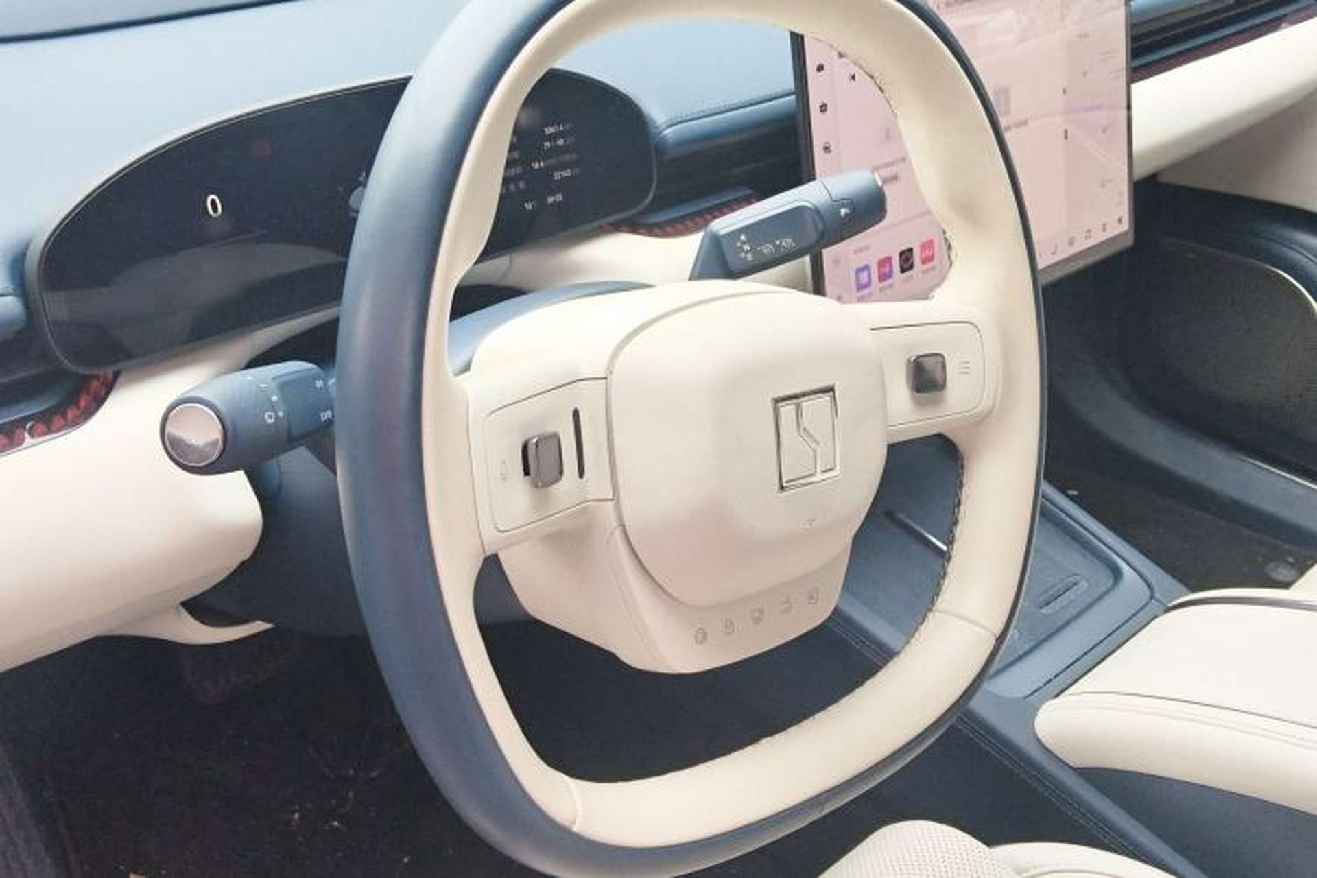 Used Zeekr 007 2024 Rear-Drive Enhanced Version 75 kWh Steering Wheel