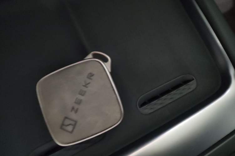 Used Zeekr 007 2024 Rear-Drive Intelligent Driving Version 100 kWh Vehicle Key