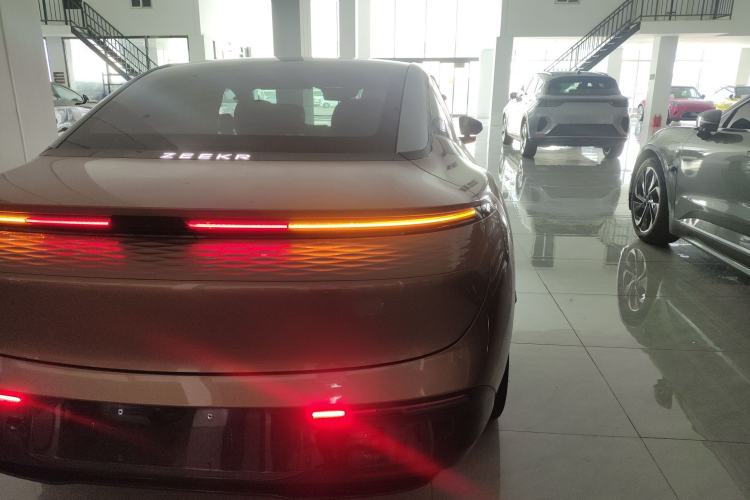 Used Zeekr 007 2024 Rear-Drive Intelligent Driving Version 100 kWh Right Rear Taillight