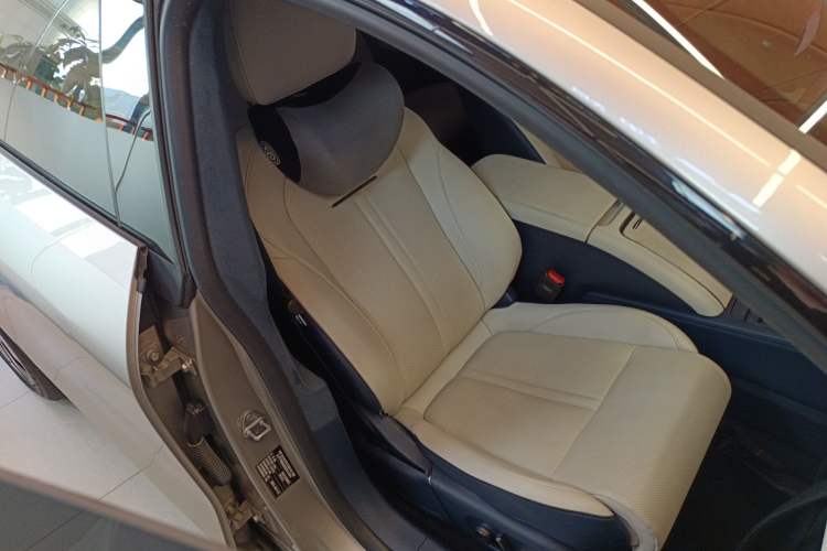 Used Zeekr 007 2024 Rear-Drive Enhanced Version 75 kWh Right Front Seat