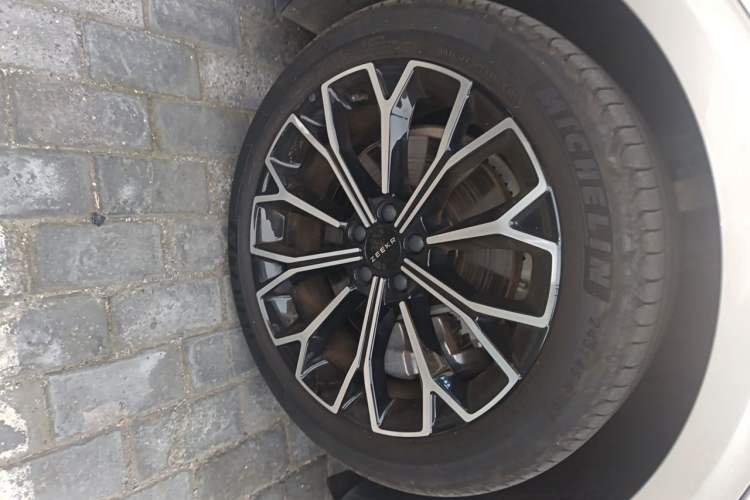 Used Zeekr 007 2024 Rear-Drive Enhanced Version 75 kWh Right Front Wheel Hub