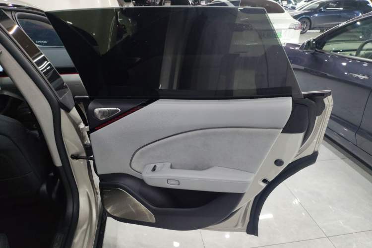 Used Zeekr 007 2024 Rear-Drive Enhanced Version 100 kWh Right Rear Door Interior