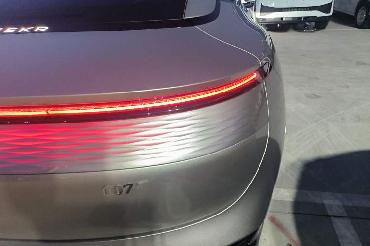 Used Zeekr 007 2024 Rear-Drive Enhanced Version 75 kWh Right Rear Taillight