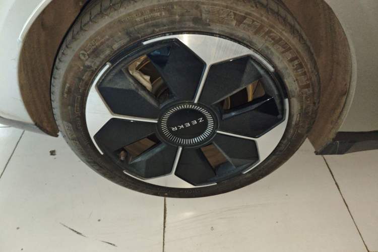 Used Zeekr 007 2024 Four-Wheel Drive Version 75 kWh Right Rear Wheel Hub