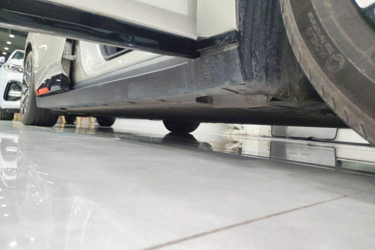 Used Zeekr 007 2024 Rear-Drive Enhanced Version 100 kWh Right Side Sill