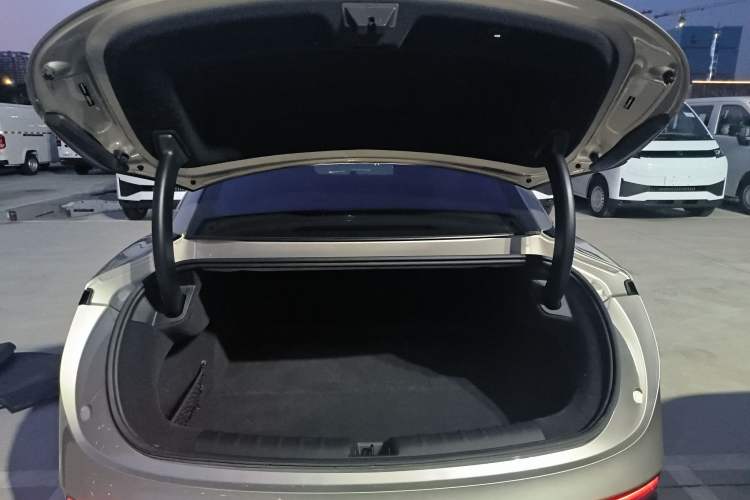 Used Zeekr 007 2024 Rear-Drive Enhanced Version 75 kWh Trunk