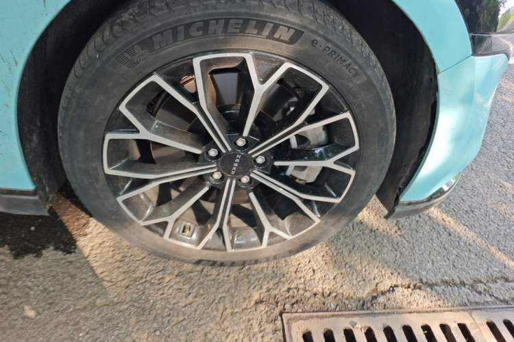Used Zeekr 007 2024 Four-Wheel Drive Version 75 kWh Right Front Wheel Hub
