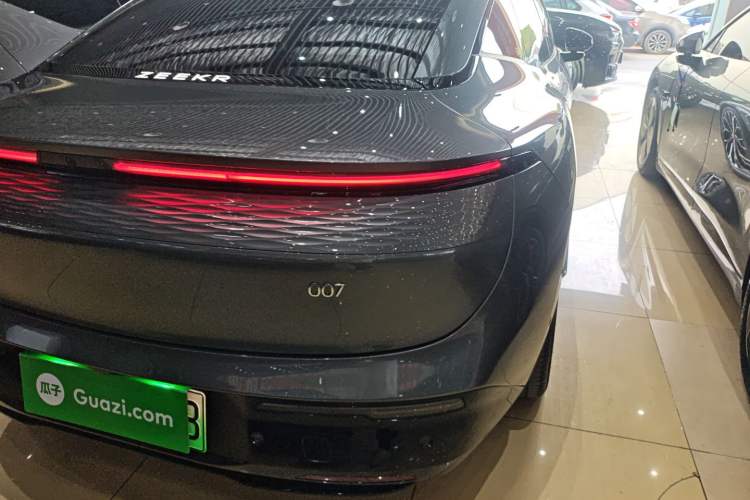 Used Zeekr 007 2024 Rear-Drive Enhanced Version 75 kWh Exterior 3