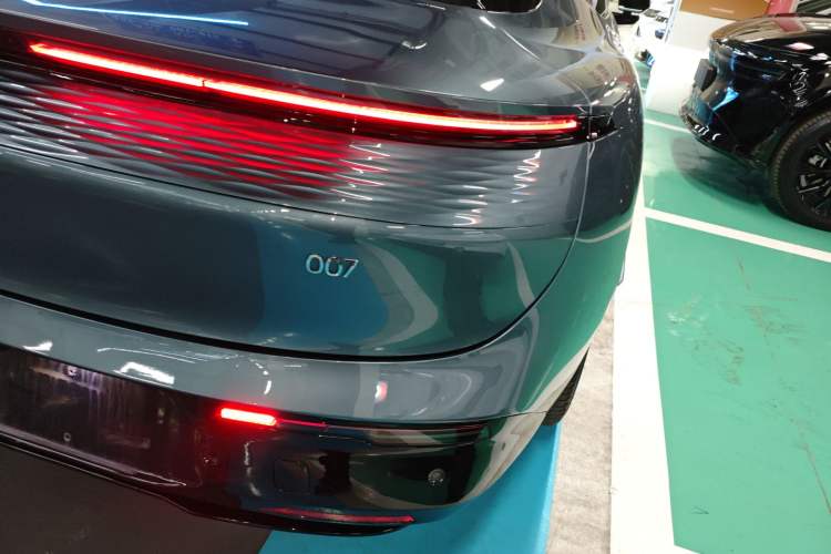 Used Zeekr 007 2024 Rear-Drive Enhanced Version 75 kWh Exterior 3