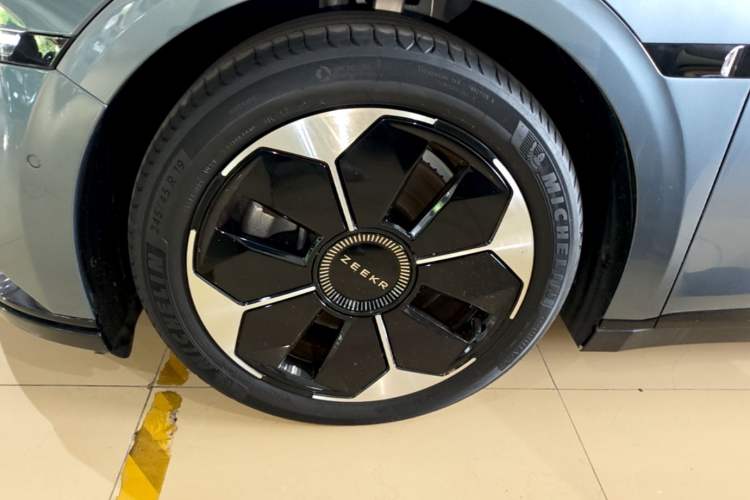 Used Zeekr 007 2024 Rear-Drive Enhanced Version 100 kWh Exterior 4