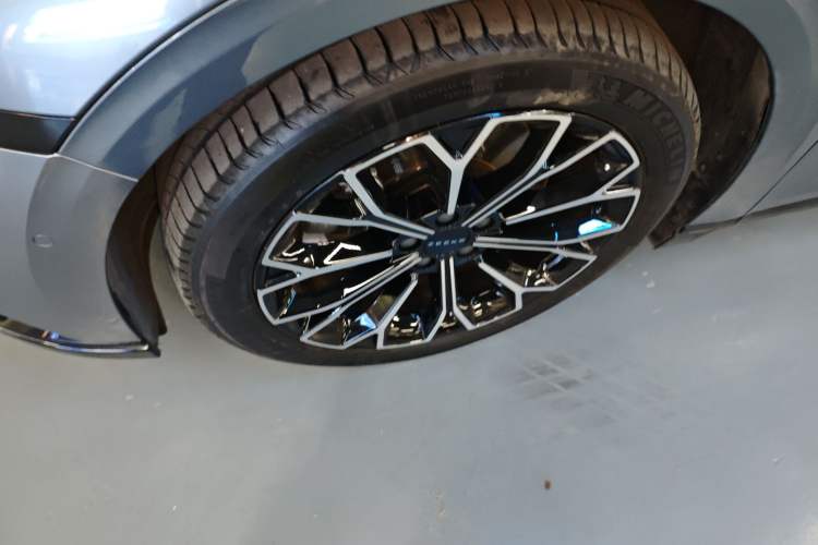 Used Zeekr 007 2024 Rear-Drive Enhanced Version 75 kWh Exterior 4