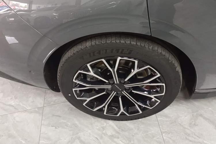 Used Zeekr 007 2024 Rear-Drive Enhanced Version 75 kWh Exterior 5