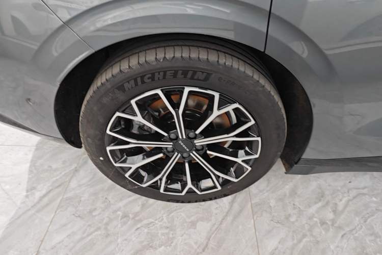 Used Zeekr 007 2024 Rear-Drive Enhanced Version 75 kWh Exterior 5