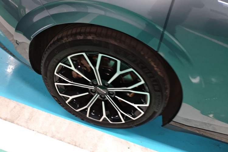 Used Zeekr 007 2024 Rear-Drive Enhanced Version 75 kWh Exterior 5