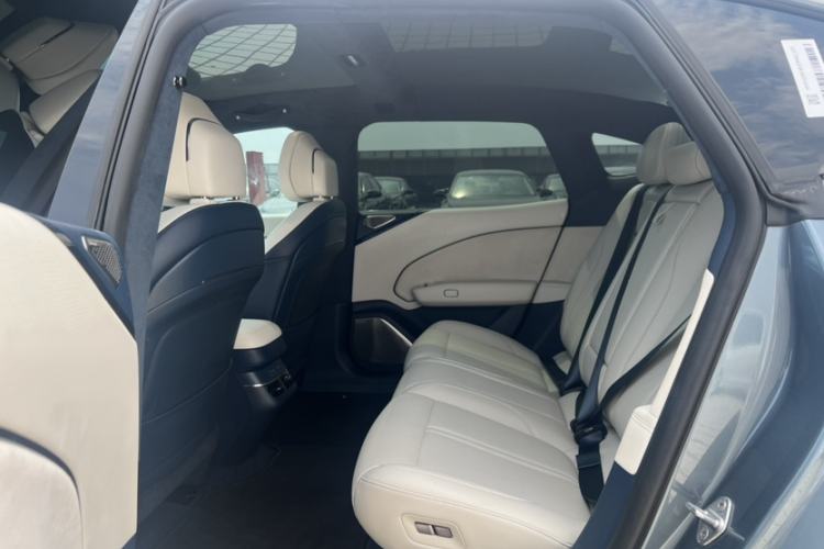 Used Zeekr 007 2024 Four-Wheel Drive Version 75 kWh Interior 2